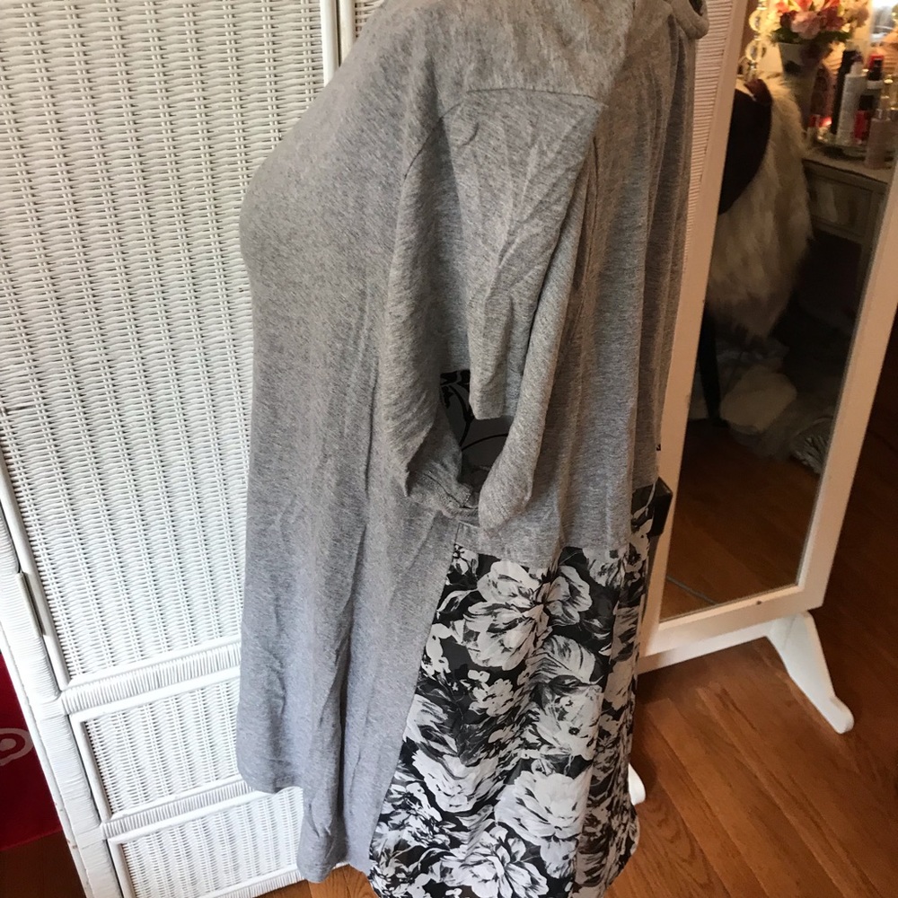 GRAY BLACK FLORAL HIGH/LOW BOBEAU TSHIRT TOP 2x